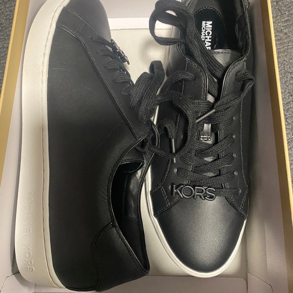 Michael Kors • Harper Lace Up • Women’s 9.5 - Picture 2 of 7